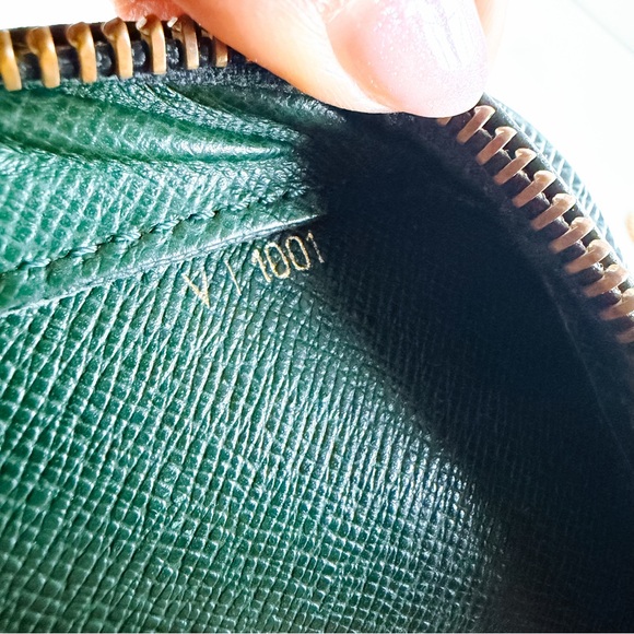 LV Taiga leather clutch crossbody - Picture 11 of 16